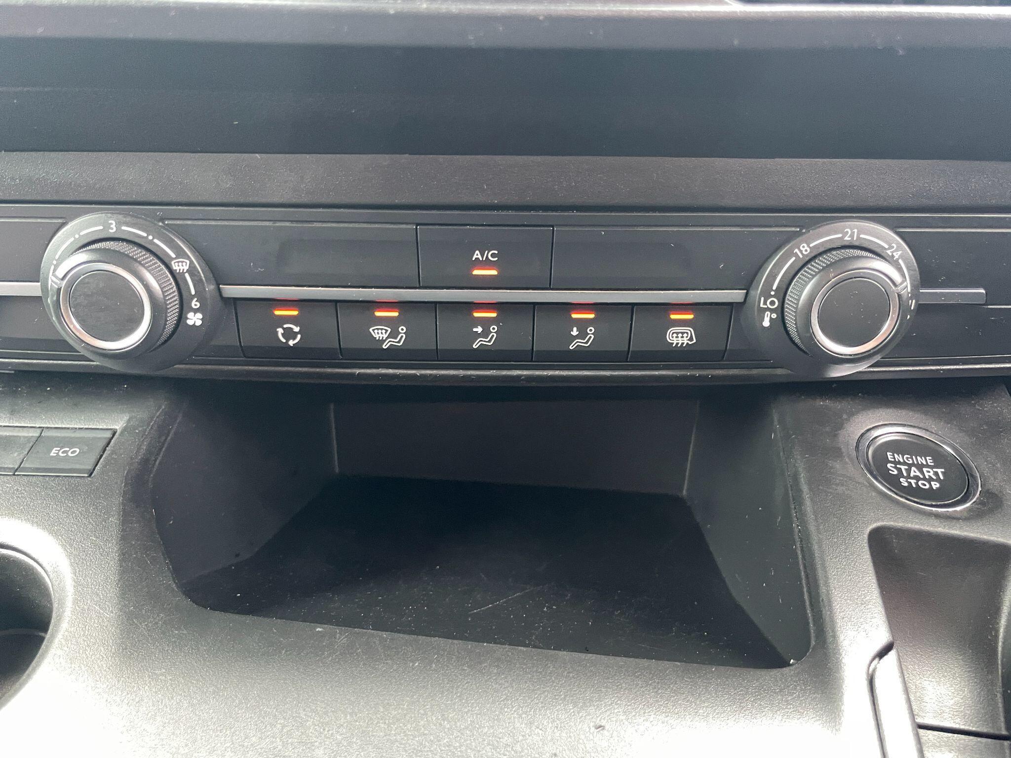 Vauxhall Combo - image 26
